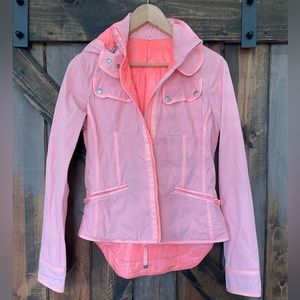 lululemon runners rain jacket